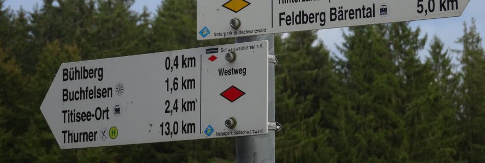 Wegweiser des Schwarzwaldvereins. Foto: Chondriammos (CC BY-SA)